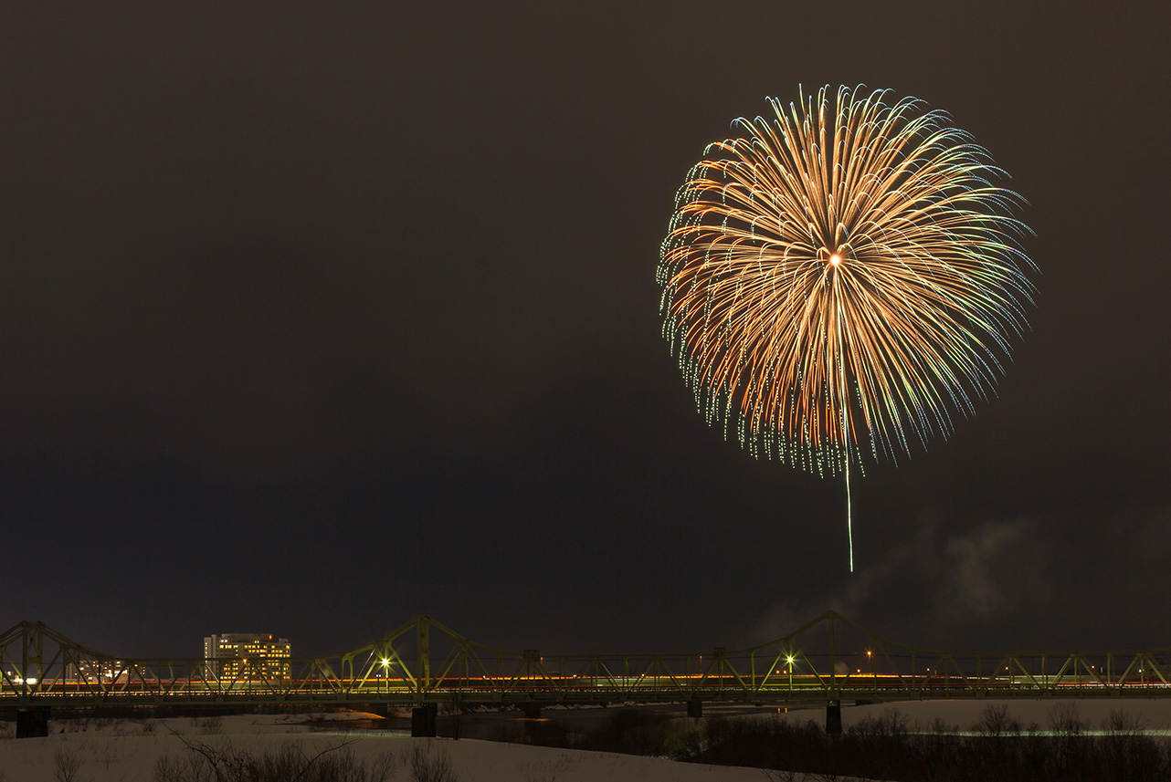 雪花火の打ち上げの様子